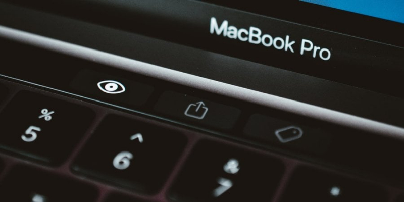 Спірний гаджет. Apple припинила випуск 13-дюймового MacBook Pro з Touch Bar